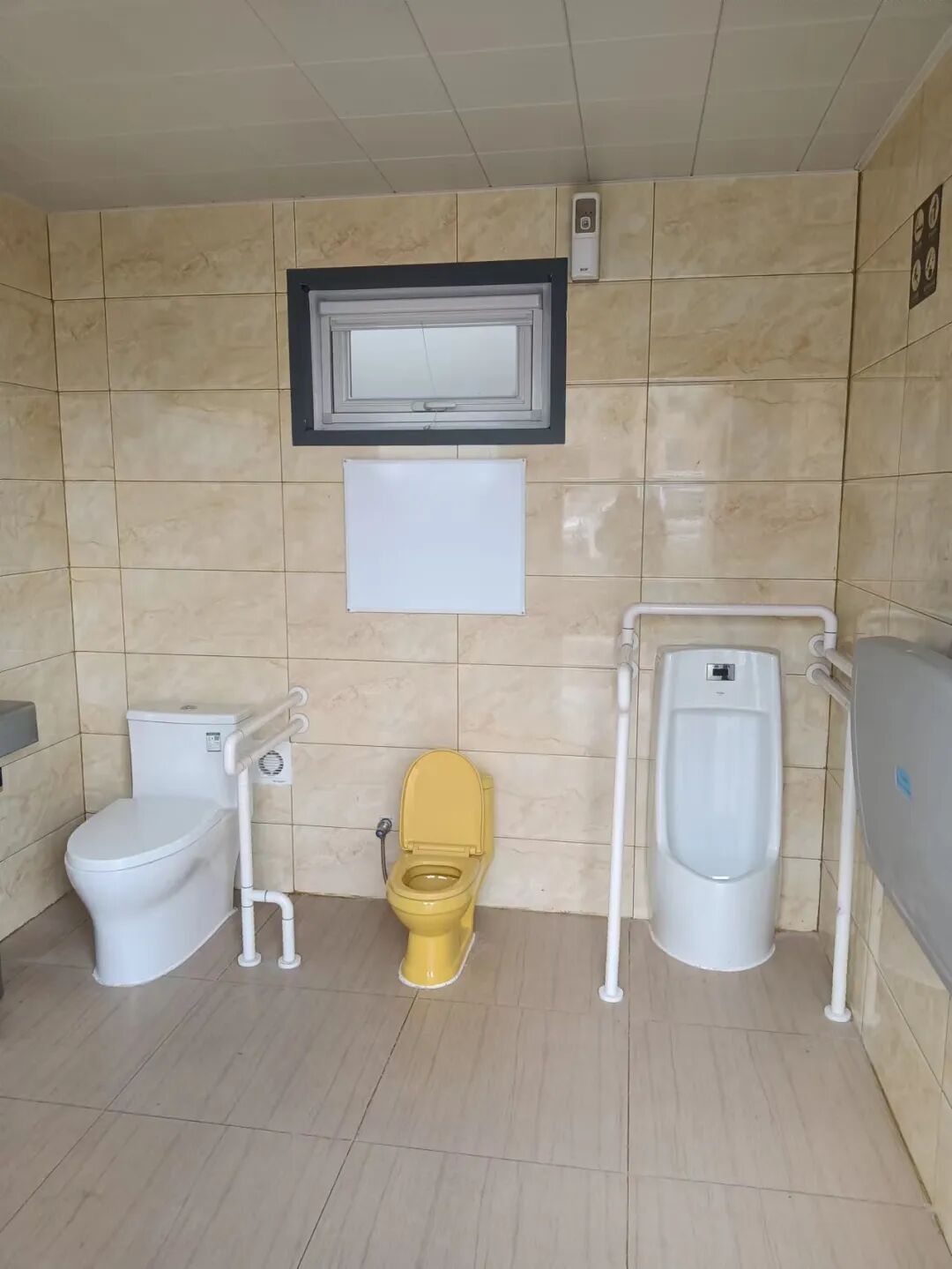 首页>城管动态>公厕内部设施