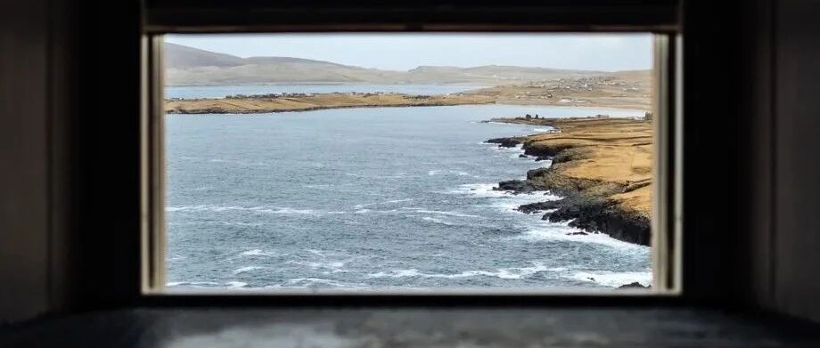 如果不幸身处黑暗，请永远活出诗意和尊严