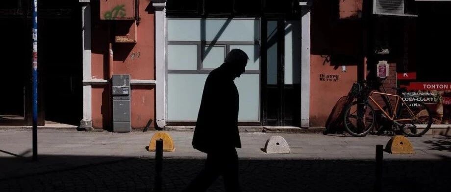 王小妮 ：寒门无退路