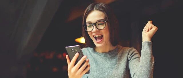 安克等3家大卖集体敲钟，阳萌夫妇身价约340亿​