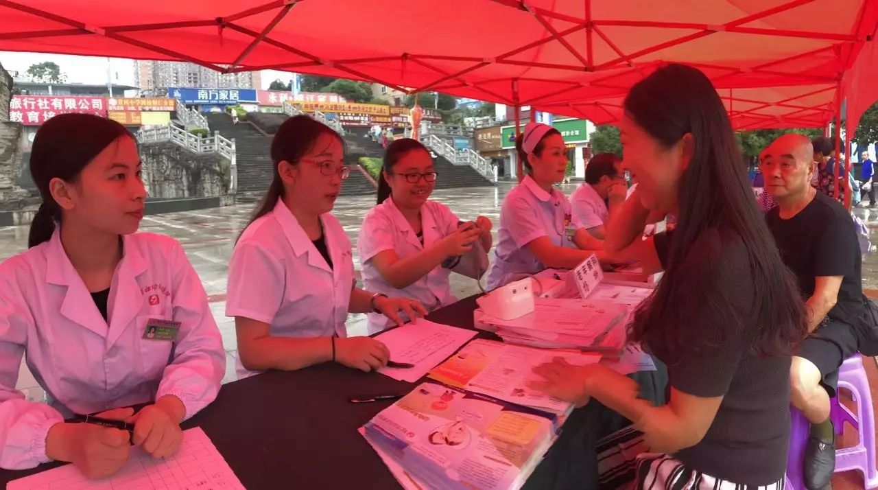 我院积极参加全市万名医师医疗卫生健康扶贫大型义诊活动