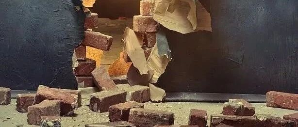 102砸掉了「承重墙」