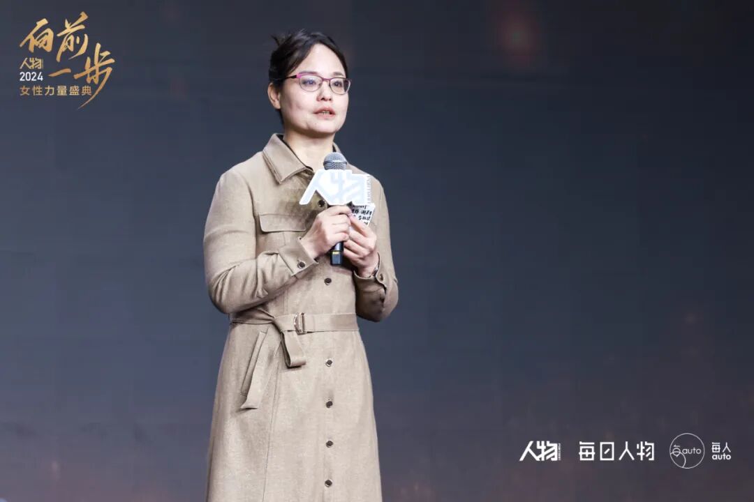 黄灯每一个二本学生都离不开家庭全力托举