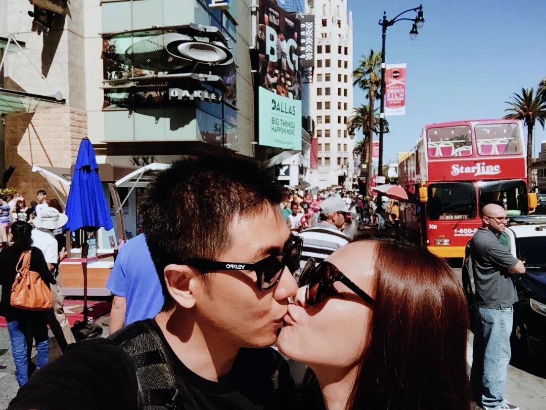 



当女明星嫁给了自己的经纪人
