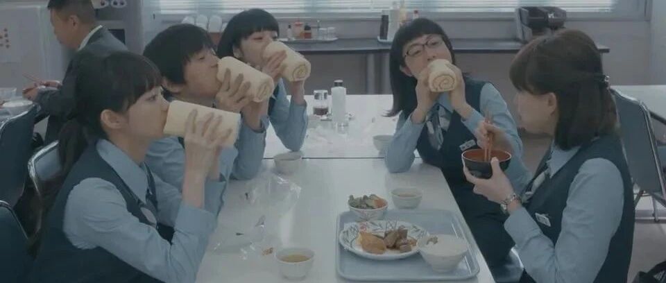 不内卷的公司们站出来，给年轻人一条「活路」