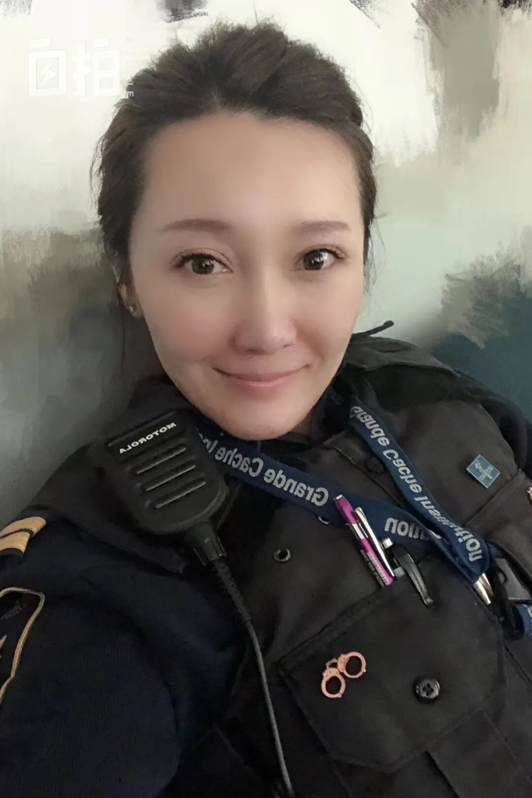 美女刑警移民加拿大后 在男子监狱当狱警 一年有0多天假期 橙果网