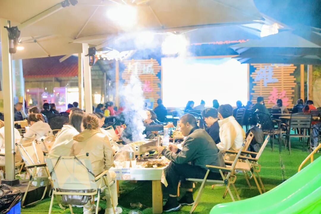 荷园观赛点1 (2).jpg