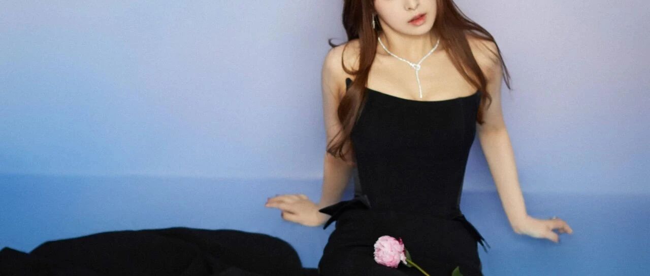 出道即封杀！她是国内第一“傻白甜”，15岁曝大尺度裸照、被逼抑郁，31岁却靠卖声洗白？