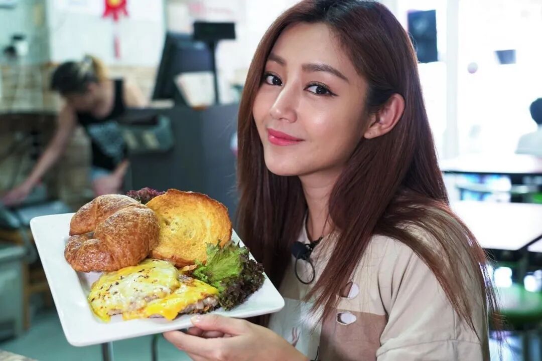 39岁英皇女艺人终于提名最佳女主角入行16年仍不敢结婚