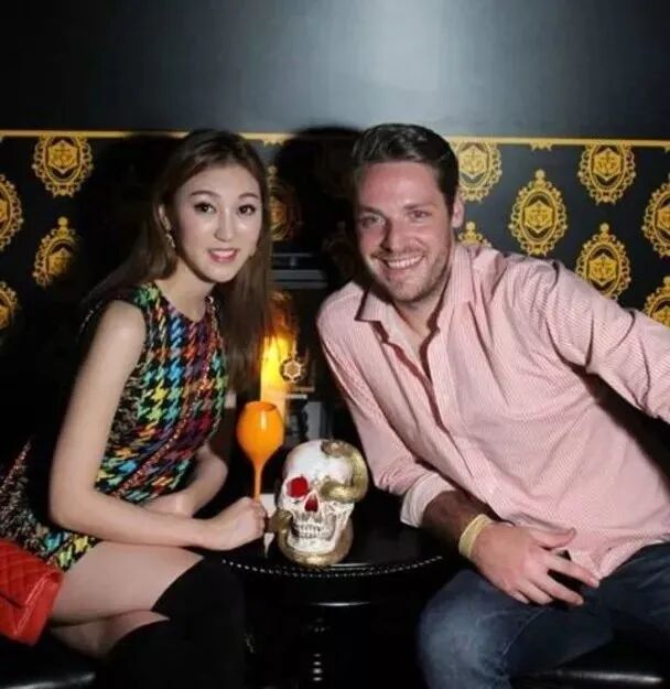 不过何艳娟就极力否认恋情,更表示从来不会考虑找外籍男朋友,更马上