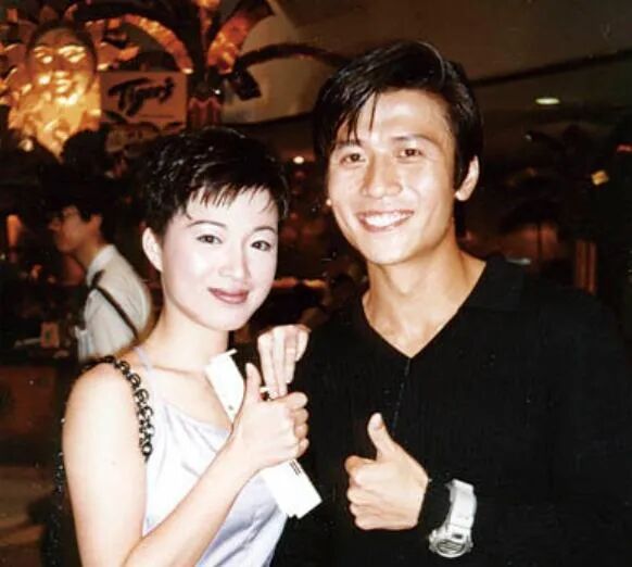 54岁前tvb靓仔小生近况曝光与圈外女友赶生b