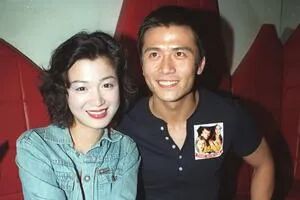 54岁前tvb靓仔小生近况曝光与圈外女友赶生b