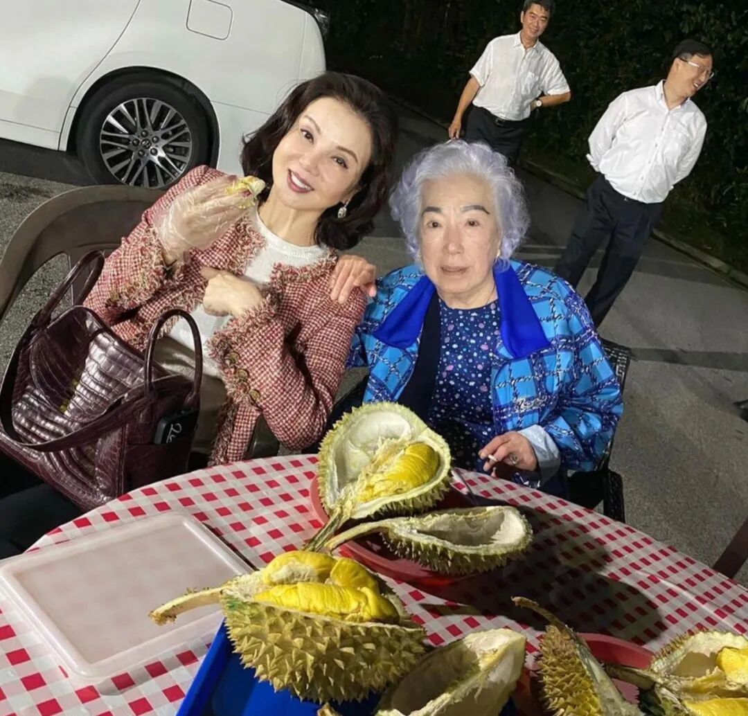 香港「最强豪门弃妇」29年家族地位不变