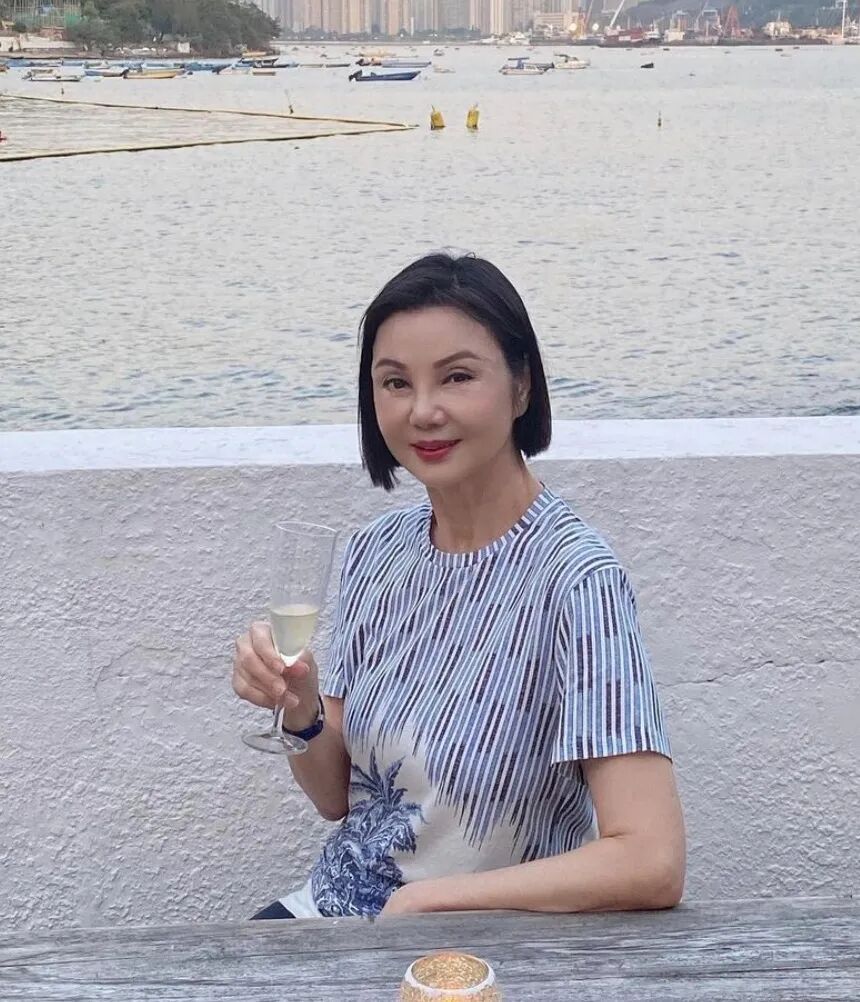 香港「最强豪门弃妇」29年家族地位不变