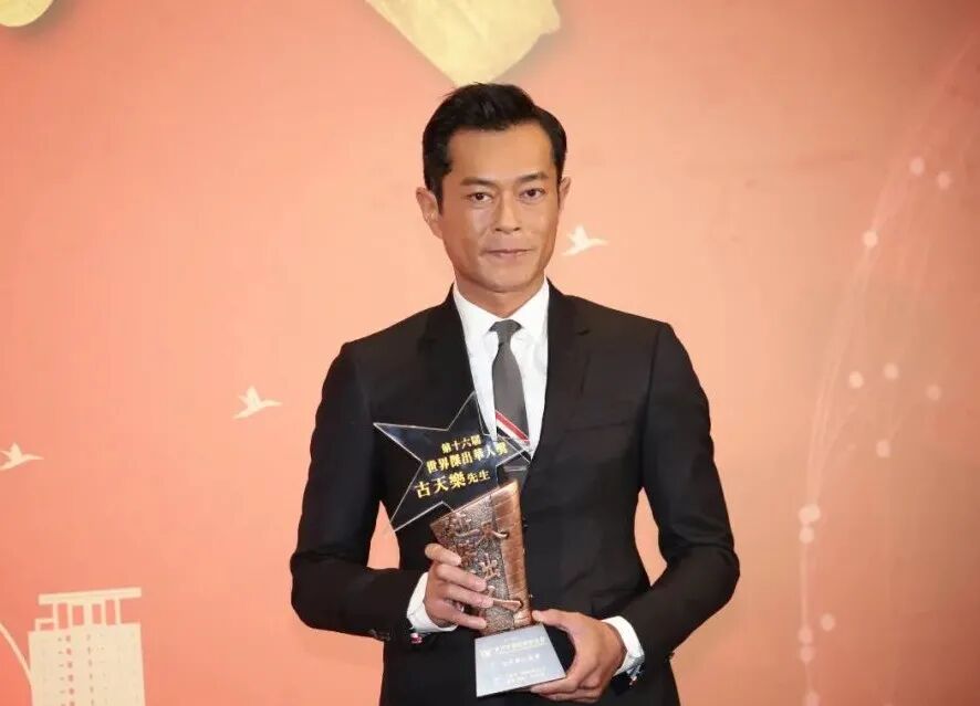 47岁古天乐唯一承认女友约「御用阿妈」过母亲节