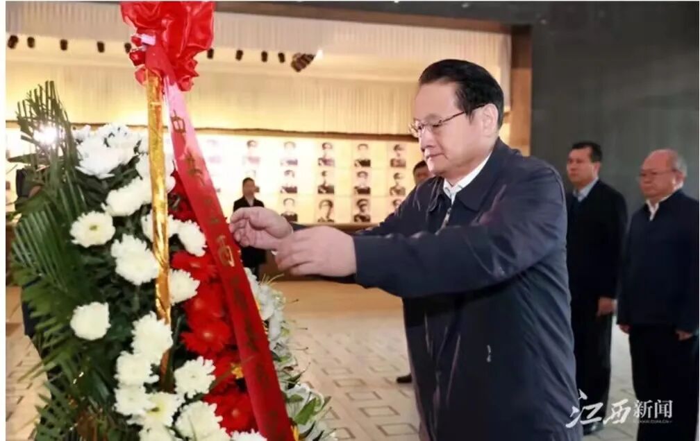 省委书记易炼红接受人民法院报专访