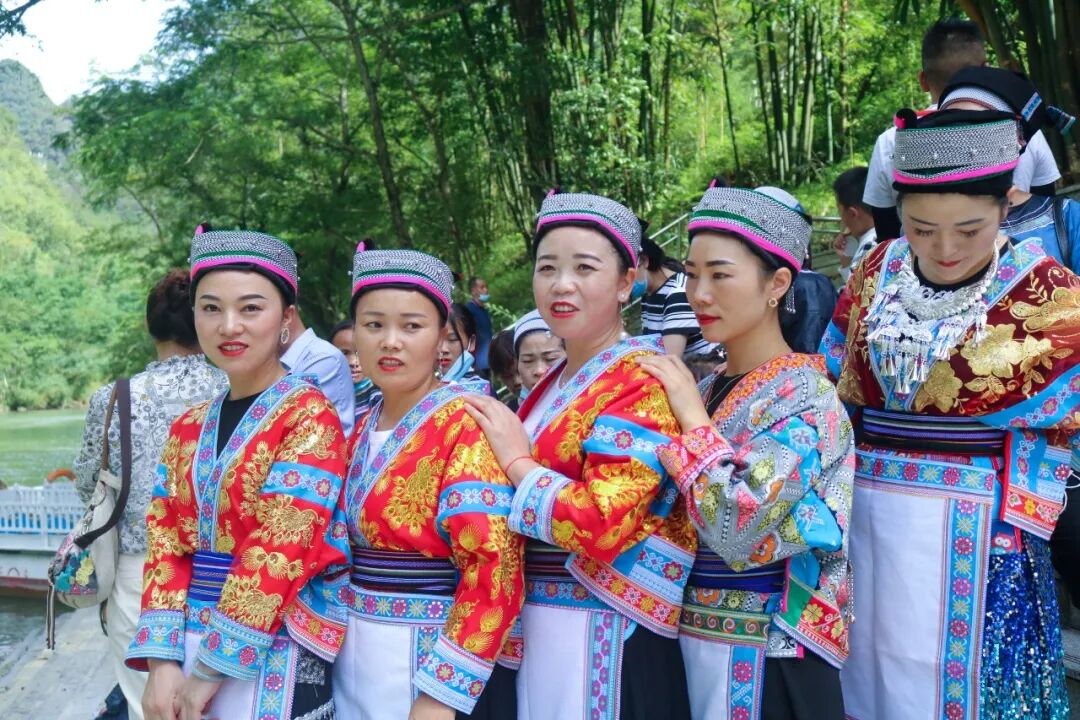 全省基本都有苗族分布,苗族支系繁多,有花苗,白苗,青苗,红苗,黑苗,汉