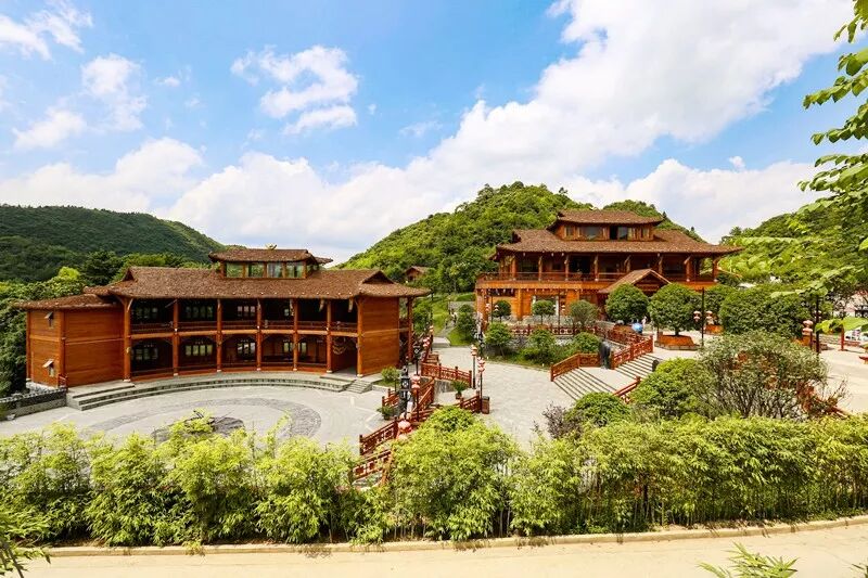 马鬃红苗客栈冬至,元旦狂欢季,吃烤全羊,收大礼!