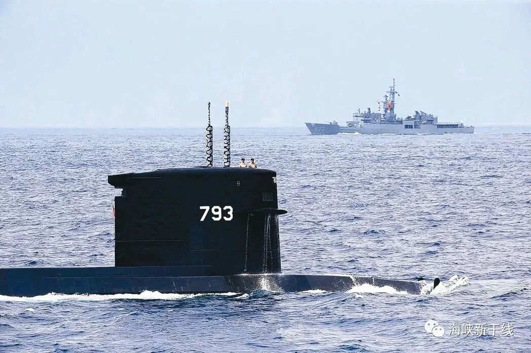 海龙号潜舰进行操演