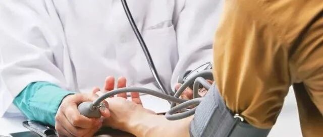 避免血压蹭蹭涨，降压药服用有讲究！3点全做到，大有裨益