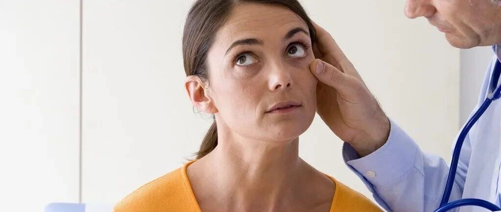 ​脸色4个异常是肾病加重了？控制好2项指标可延缓肾衰竭