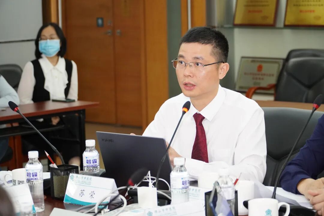 我院苏荣主任汇报科室质量管理体系建设和运行情况