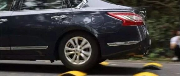 过减速带踩刹车是“毁车”行为？看完恍然大悟！