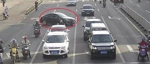 强行变道被追尾，责任算谁的？