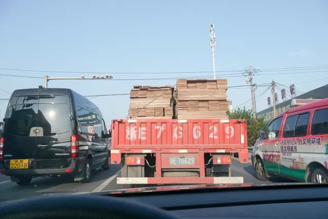 杉木地板是刷木蠟油還是清漆_各種木地板價(jià)格_木臣一品地板價(jià)格