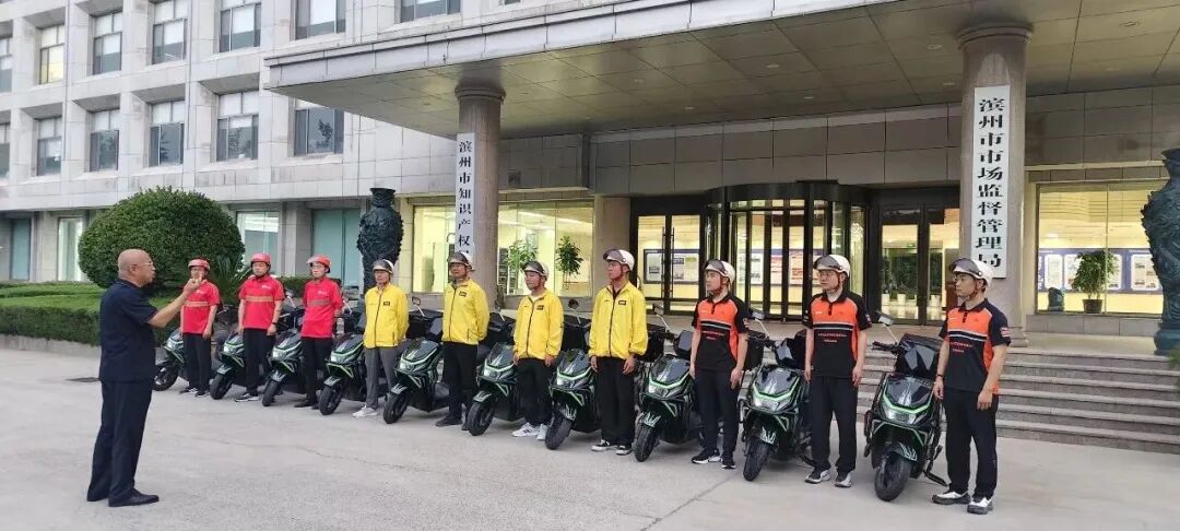 干部当骑手，该质疑还是该鼓励