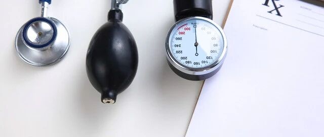 高血压头痛的几大特点，紧急处理很重要！