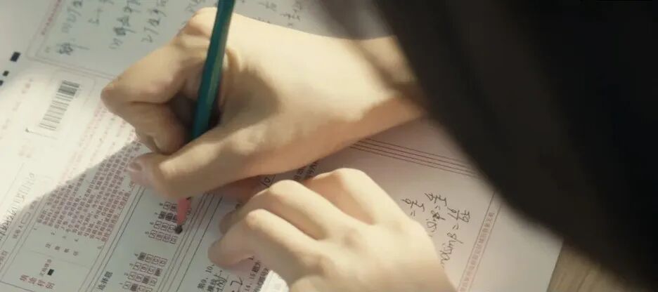 准大学生在暑期衔接课程中继续为升学与就业提前准备。