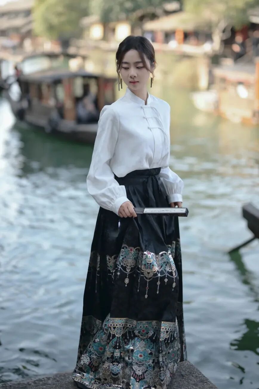 终于看到穿马面裙好看的女生了