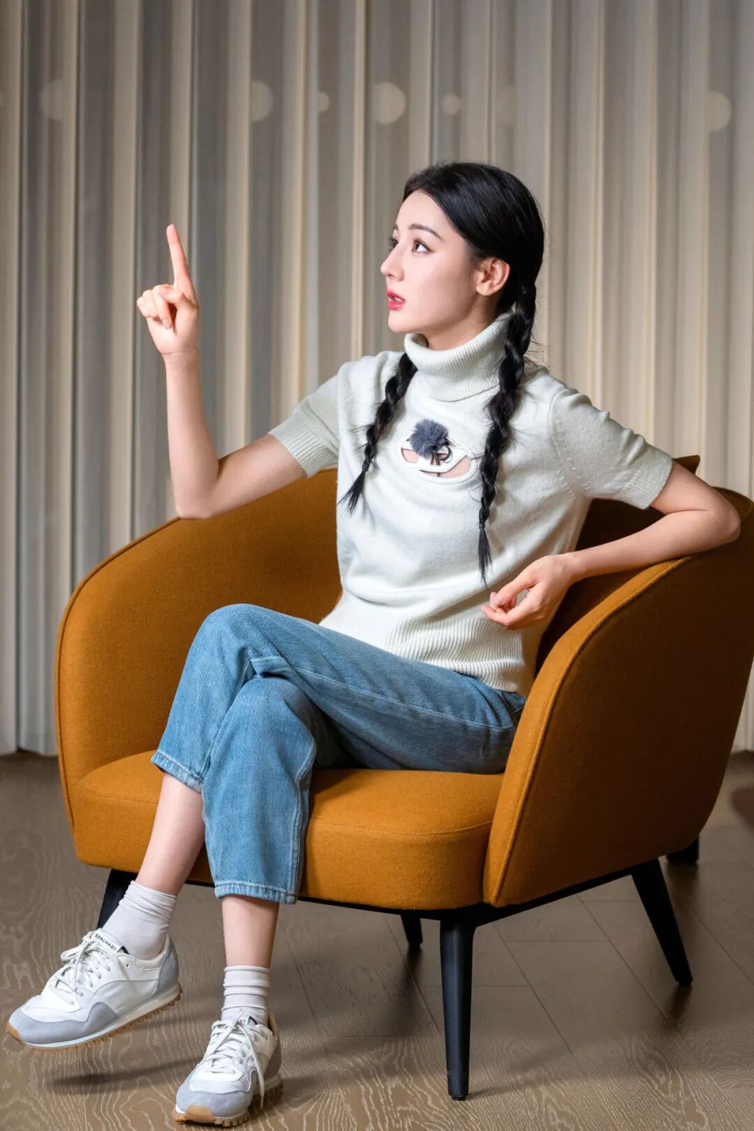 迪丽热巴超爱慵懒风穿搭随性惬意舒适又精致真的好美