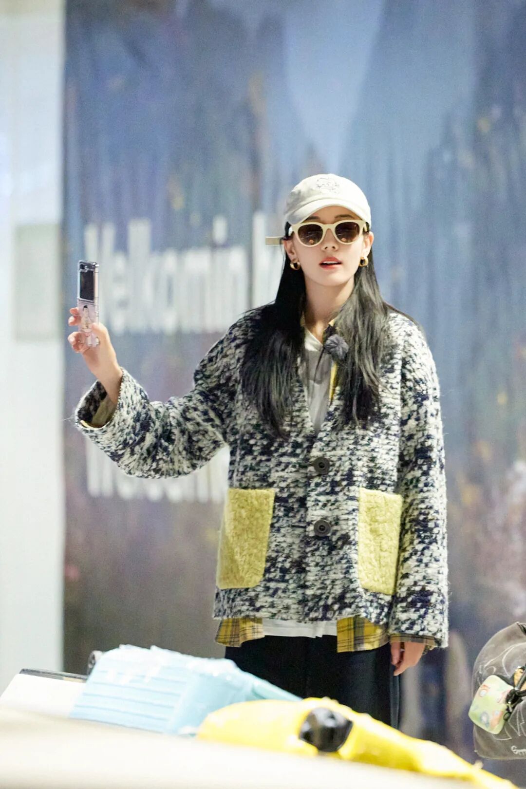 迪丽热巴超爱慵懒风穿搭随性惬意舒适又精致真的好美