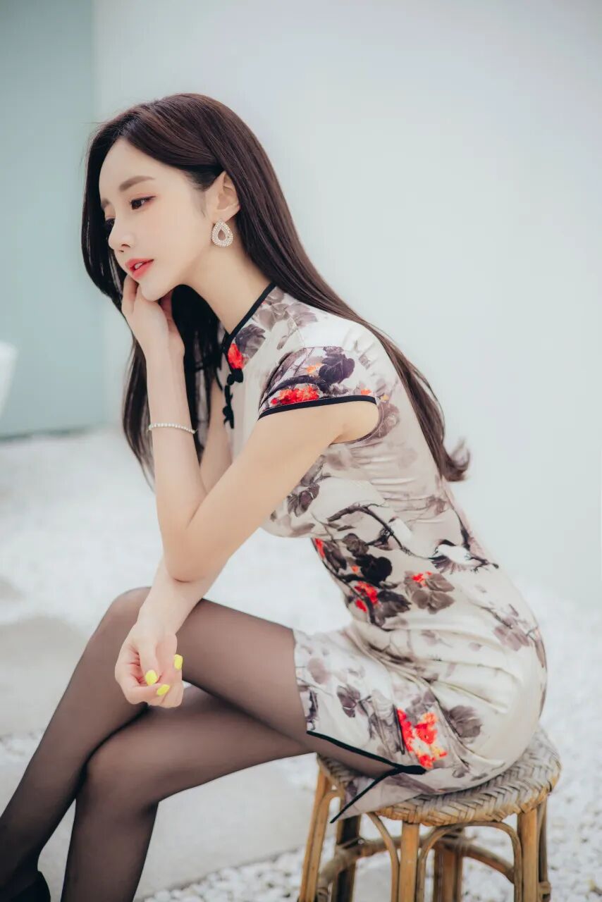 明星黑丝系列|韩国最美模特孙允珠,从头美到脚的女神