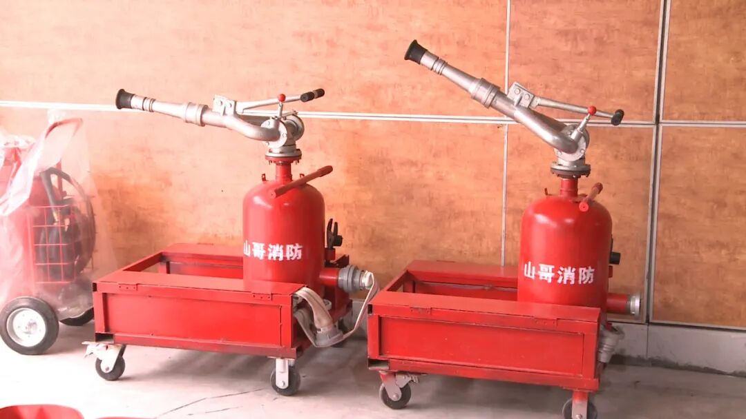 小发明平时就爱捣鼓各种器材老郭在肇庆高新区经营一家消防建材店实用