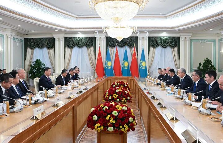 习近平同哈萨克斯坦总统托卡耶夫会谈插图1