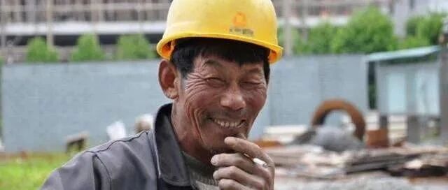 工厂为何不愿要年轻人更愿要中老年人？因为开不起高薪