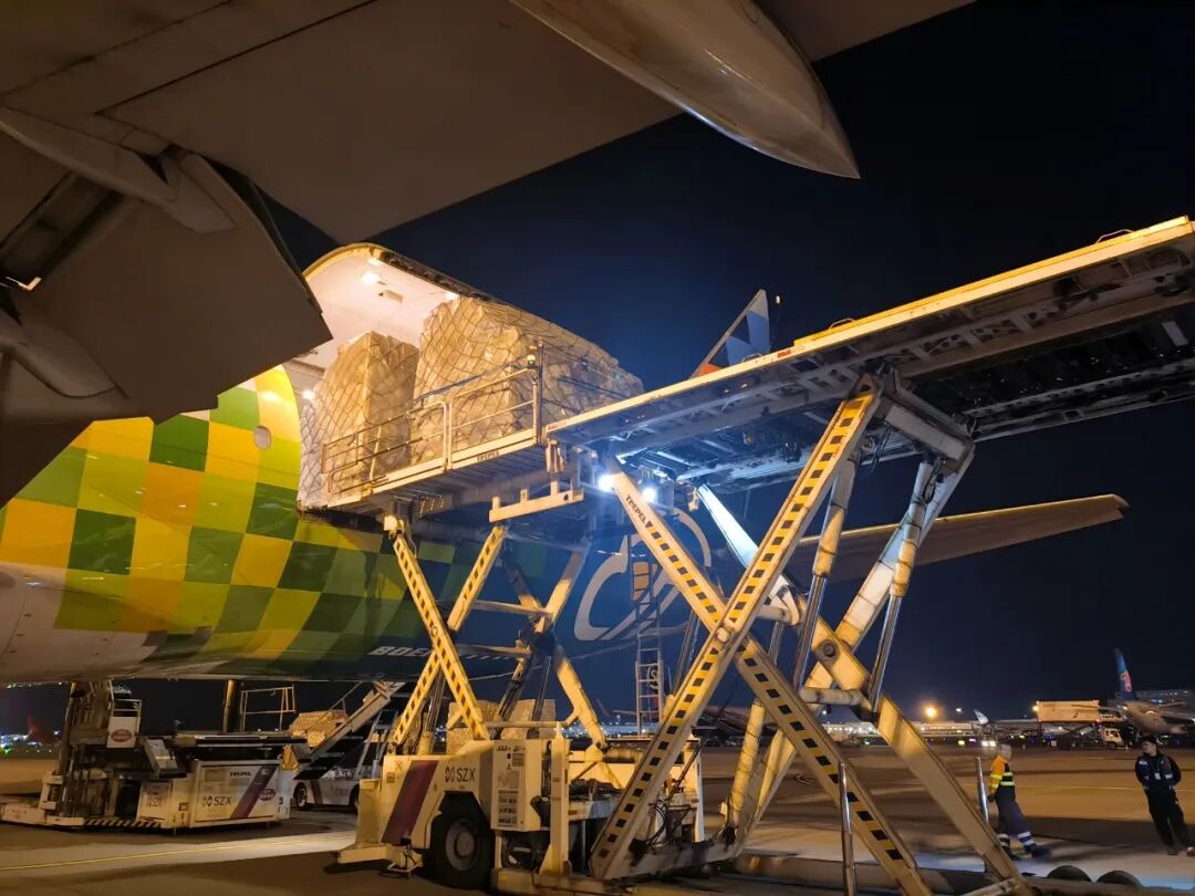 直击旺季现场！海外仓迎来年度大考，包裹跑出「加速度」