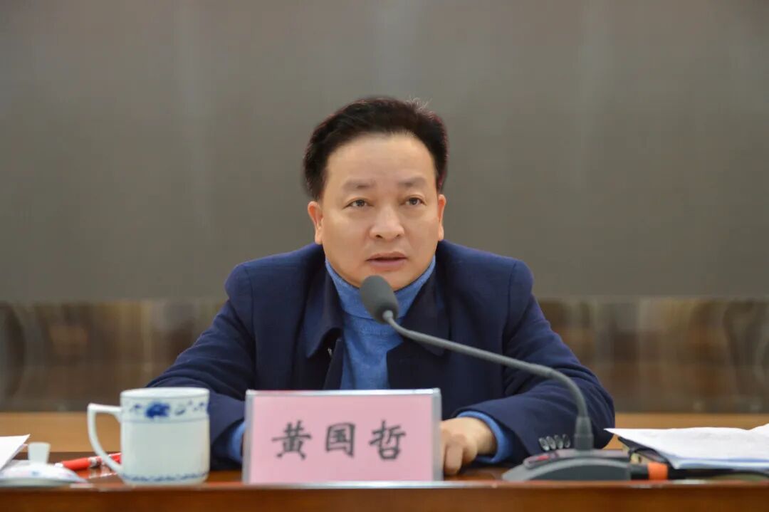 黄国哲要求,各级各部门要增强工作的紧迫感,责任感和使命感,压紧压实