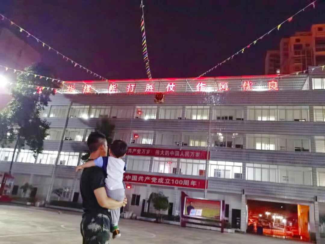 晒晒我家的幸福照丨一名军爸对儿子的祝福 全网搜