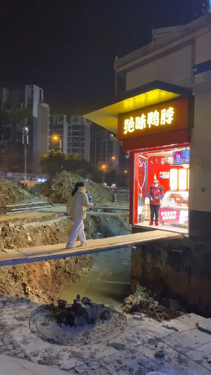 “和女朋友的聊天内容不小心投屏出来!哈哈哈哈社会性死亡…”-微信头条网 “和女朋友的聊天内容不小心投屏出来!哈哈哈哈社会性死亡…”