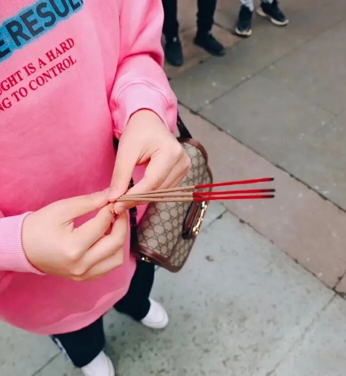 【爆笑】又一位P图过猛的网红？关掉美颜滤镜后的颜值意外流出？太吓人了！（组图） - 45