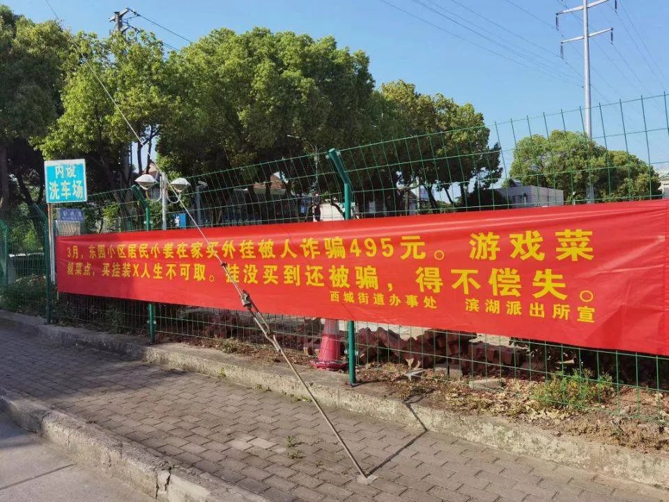“情侣在公共场所亲亲抱抱?网友:这画面谁能受得了...”-微信头条网 “情侣在公共场所亲亲抱抱?网友:这画面谁能受得了...”