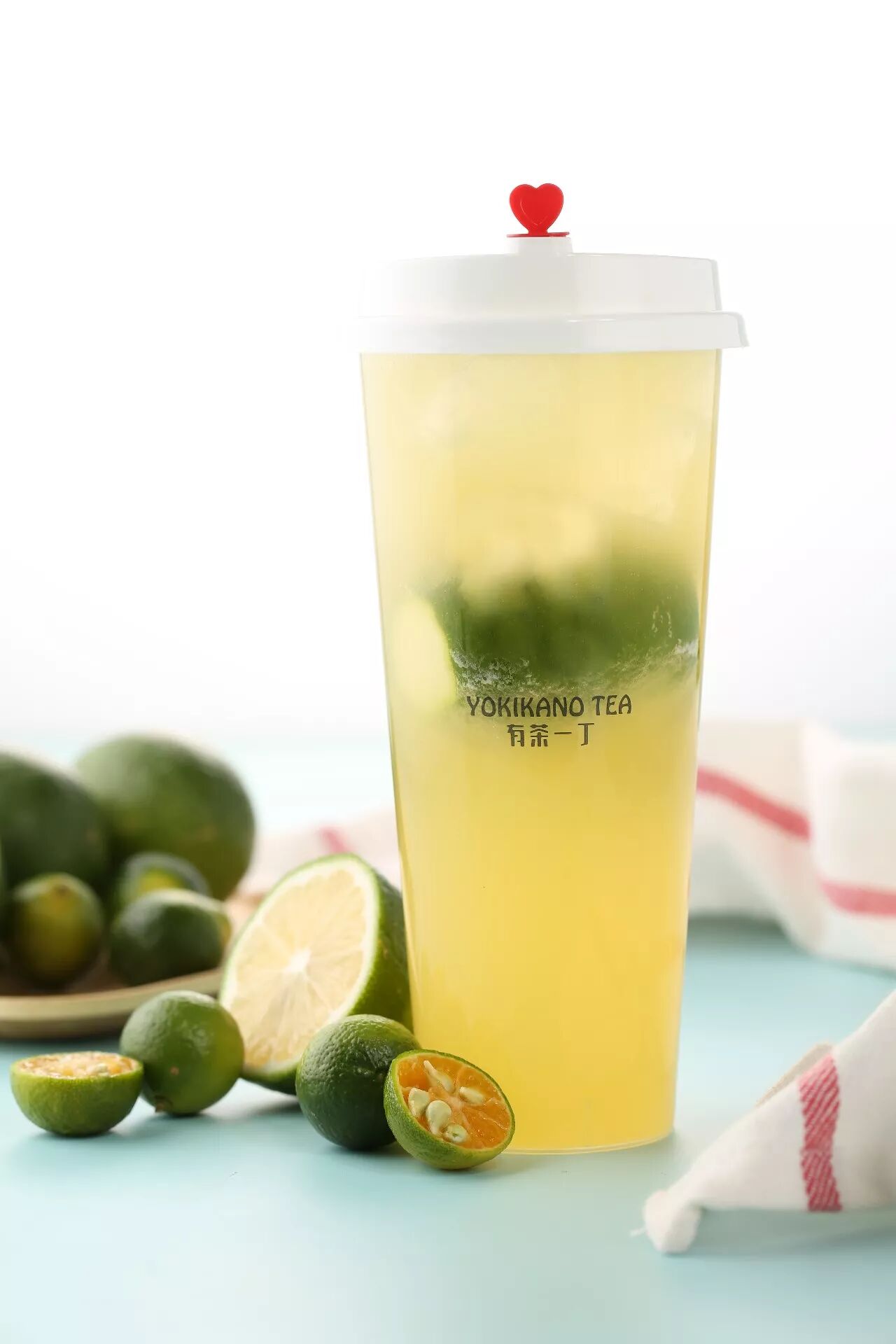 翡翠爆柠 一整颗柠檬的精华全都在这一杯水里 不但富含非常多的