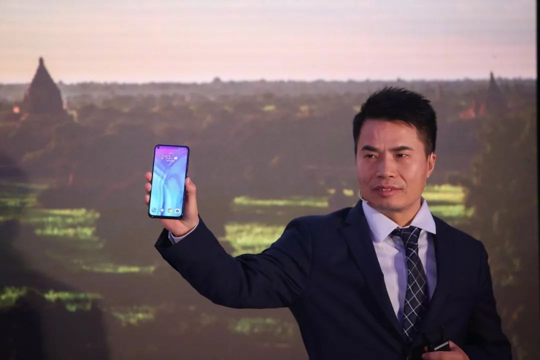 荣耀V20下“技术雨” 为2019手机创新趋势定标准