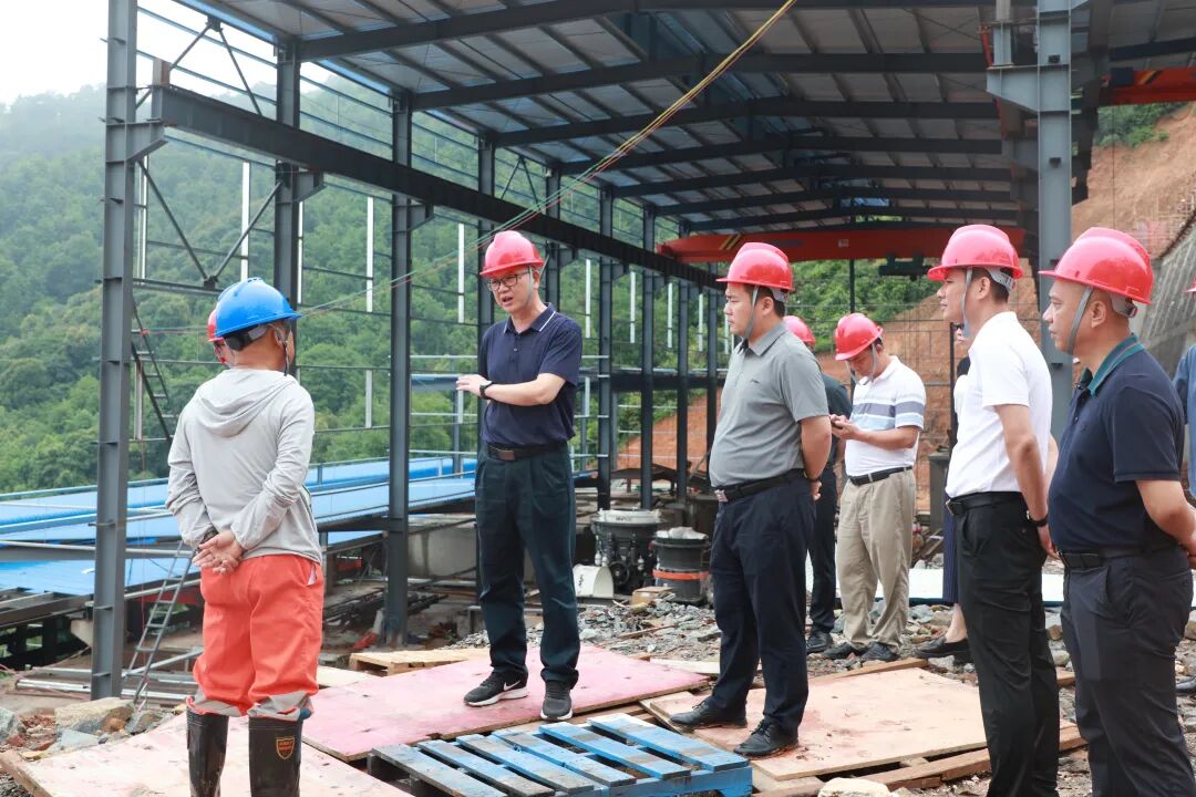 岭脚镇调研矿山建设及安全生产工作
