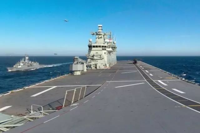 澳大利亚战舰过境南海 被中国海军“密切关注”