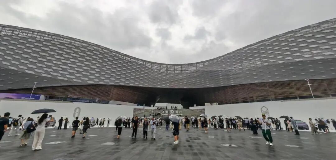 鸿蒙智行最多车型发布会！问界&智界三款新车，尚界H5预售 16.98 万元起